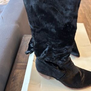 Elizabeth and James black Velvet boots size 9.5
